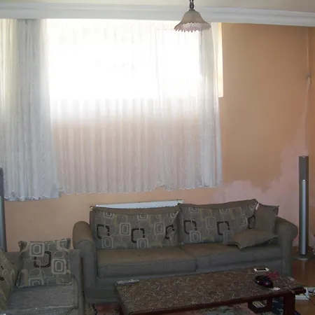 Fatih Hayalperest Sokakta Kiralik Daire Apartment Istanbul